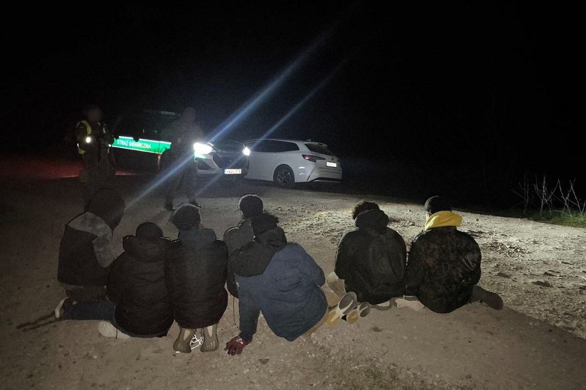 Nocna obława strażników granicznych i żołnierzy WOT. Kurier z Gruzji czekał na migrantów w lesie