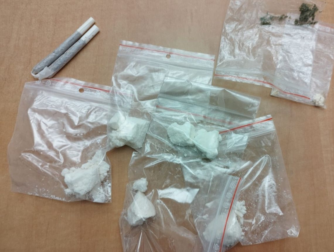 Nocna randka zakończona zatrzymaniem. Policjanci znaleźli przy młodej parze narkotyki Nocna randka zakończona zatrzymaniem. Policjanci znaleźli przy młodej parze narkotyki