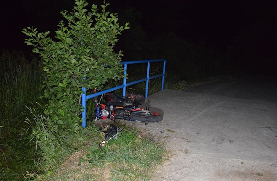 Nocna tragedia na drodze. 26-letni motocyklista zginął po uderzeniu w bariery