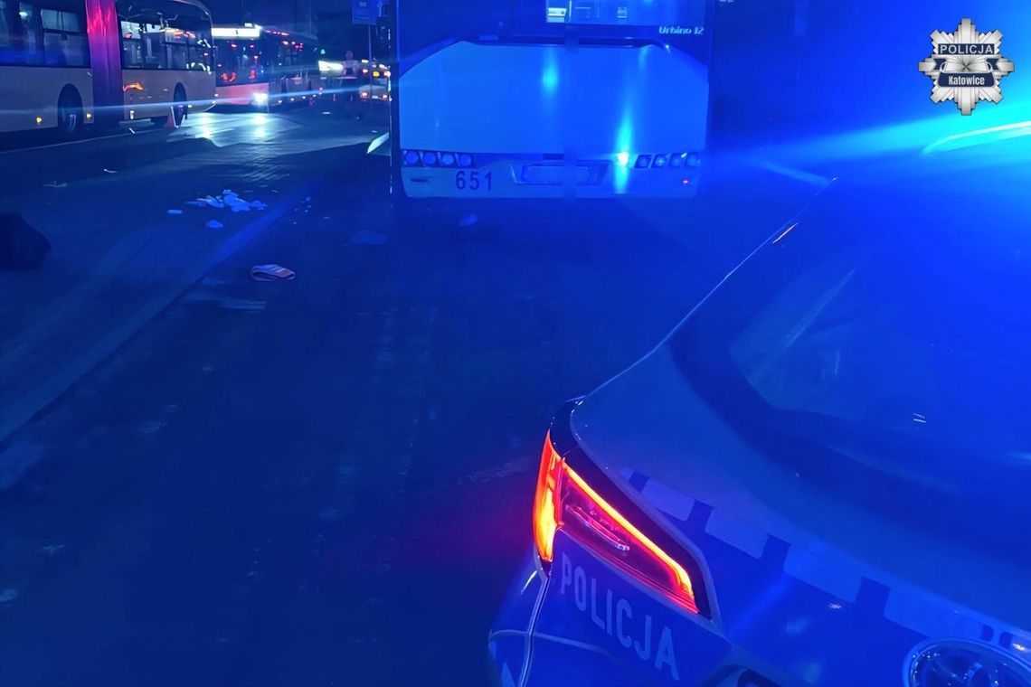 Nocna tragedia na przejściu dla pieszych. Autobus miejski potrącił prawidłowo idącego mężczyznę Nocna tragedia na przejściu dla pieszych. Autobus miejski potrącił prawidłowo idącego mężczyznę