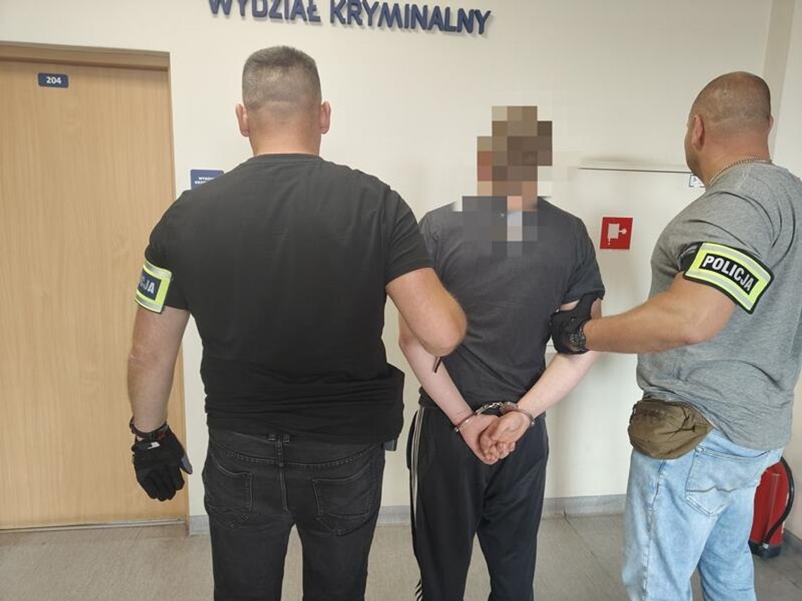 Nocny napad na stację paliw. Dwaj mężczyźni sterroryzowali pracownicę bronią