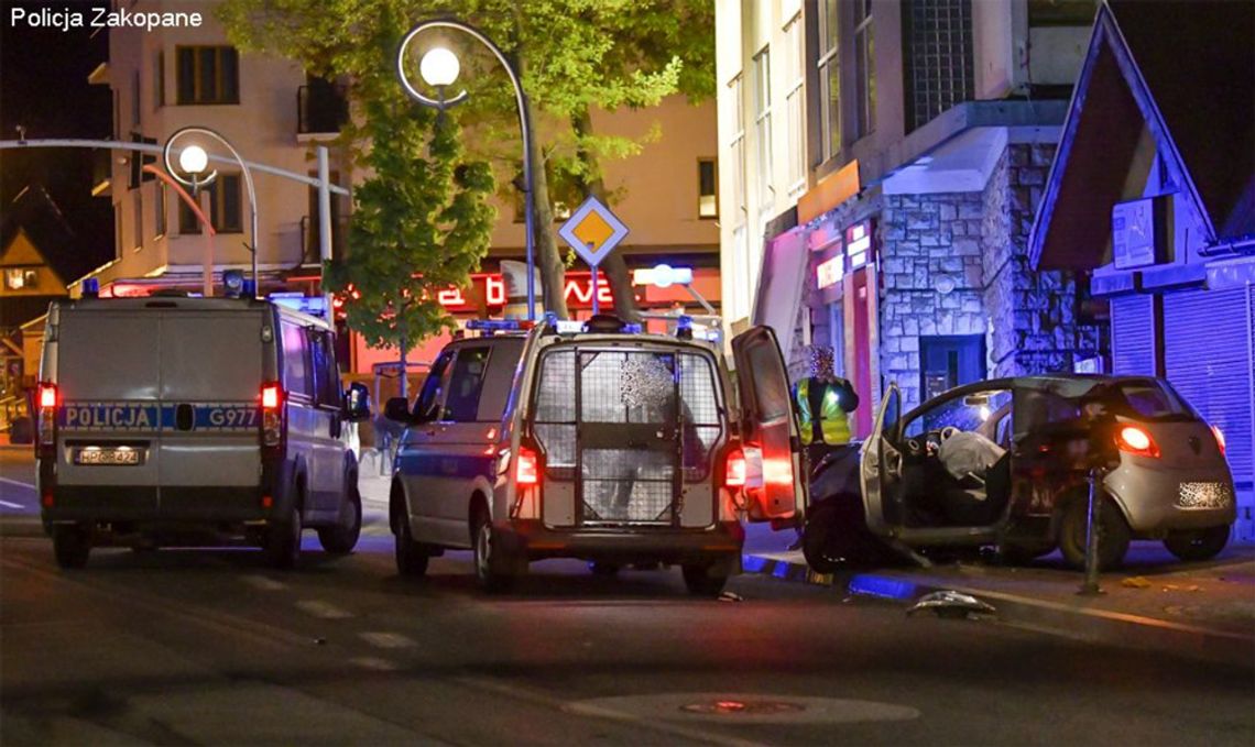 Nocny pościg ulicami Zakopanego zakończony kraksą w centrum. Uciekał, bo... nie zrobił jeszcze prawka