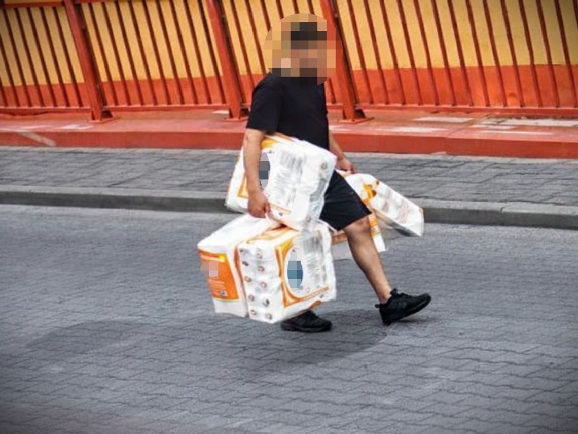 Nocny złodziej ukradł spod sklepu 1800 rolek papieru toaletowego. Grozi mu za to 5 lat więzienia Nocny złodziej ukradł spod sklepu 1800 rolek papieru toaletowego. Grozi mu za to 5 lat więzienia
