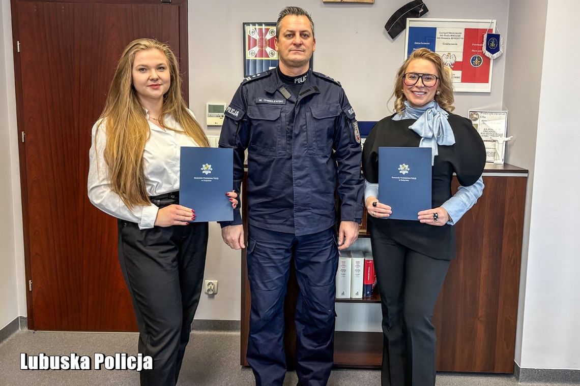 O krok od straty oszczędności życia. Bohaterska postawa pracownicy banku nagrodzona przez policję