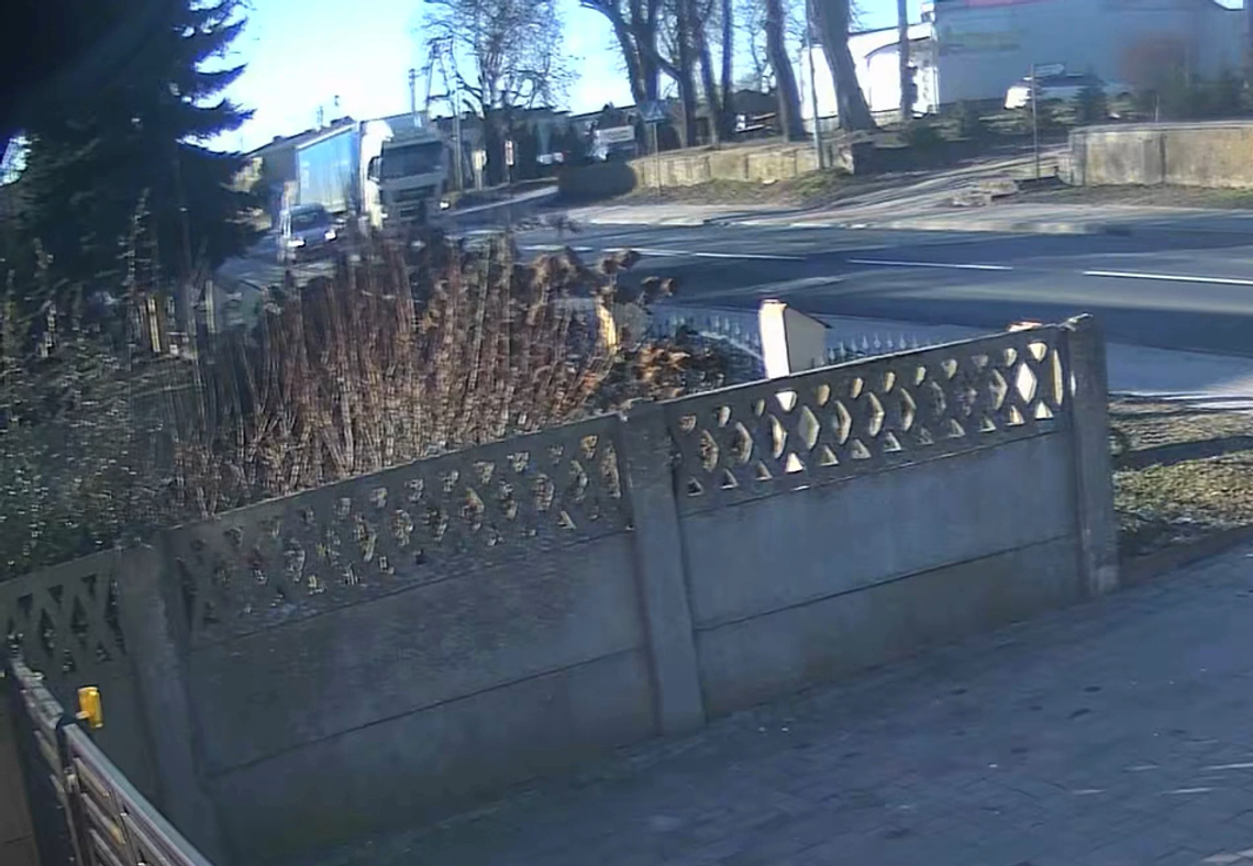 O włos od tragedii na przejściu. Mężczyzna musiał uciekać przed ciężarówką