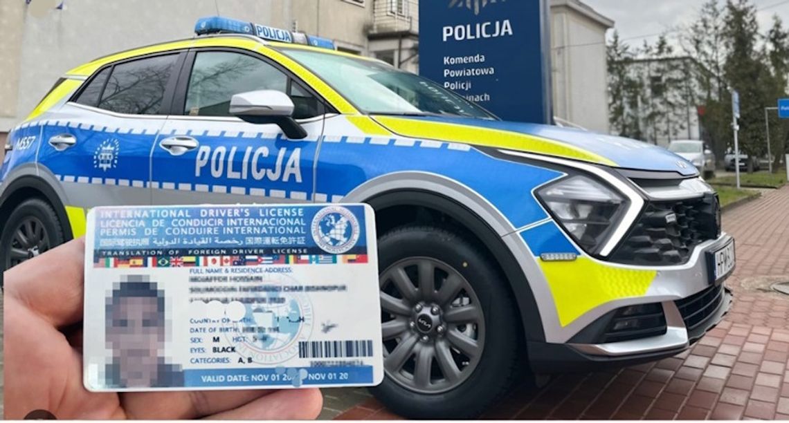 Obcokrajowiec pokazał policjantom fałszywe prawo jazdy. Kupił je w internecie za 400 złotych