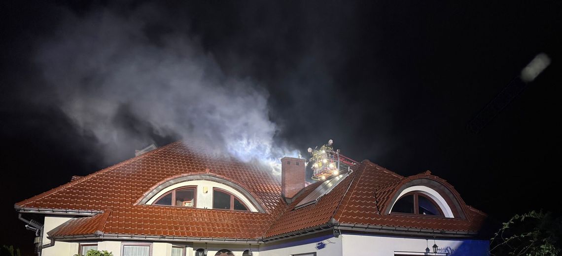 Oblała męża benzyną i podpaliła. Potem wyszła z domu i obserwowała jak ich dom płonie Oblała męża benzyną i podpaliła. Potem wyszła z domu i obserwowała jak ich dom płonie