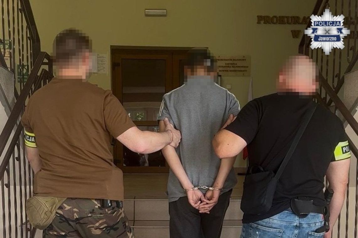 Oblali 17-latka benzyną i podpalili. Trzech młodych mężczyzn z zarzutem usiłowania zabójstwa Oblali 17-latka benzyną i podpalili. Trzech młodych mężczyzn z zarzutem usiłowania zabójstwa