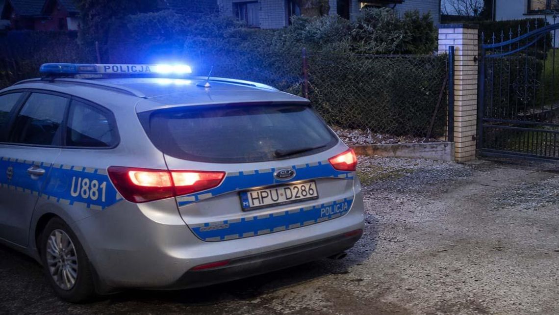 Oblany benzyną groził byłej partnerce nawet przy policjantach. W ręce miał zapalniczkę Oblany benzyną groził byłej partnerce nawet przy policjantach. W ręce miał zapalniczkę