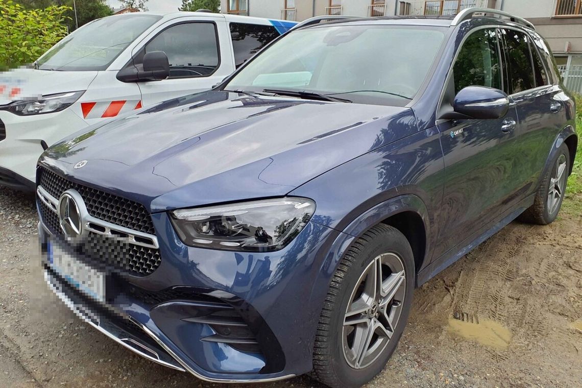 Obława na złodziei luksusowych aut. Volvo i mercedes warte 750 tysięcy złotych odzyskane za granicą Obława na złodziei luksusowych aut. Volvo i mercedes warte 750 tysięcy złotych odzyskane za granicą