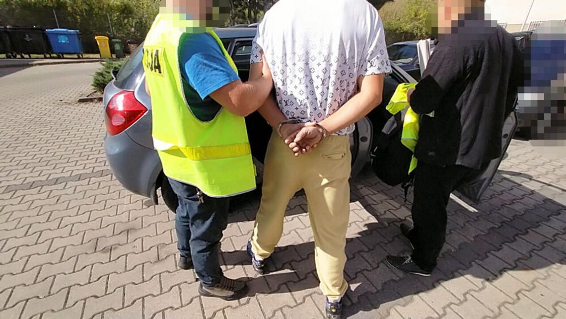 Obrażał Ukraińców w autobusie. Gdy kobieta zwróciła mu uwagę, uderzył ją głową w twarz