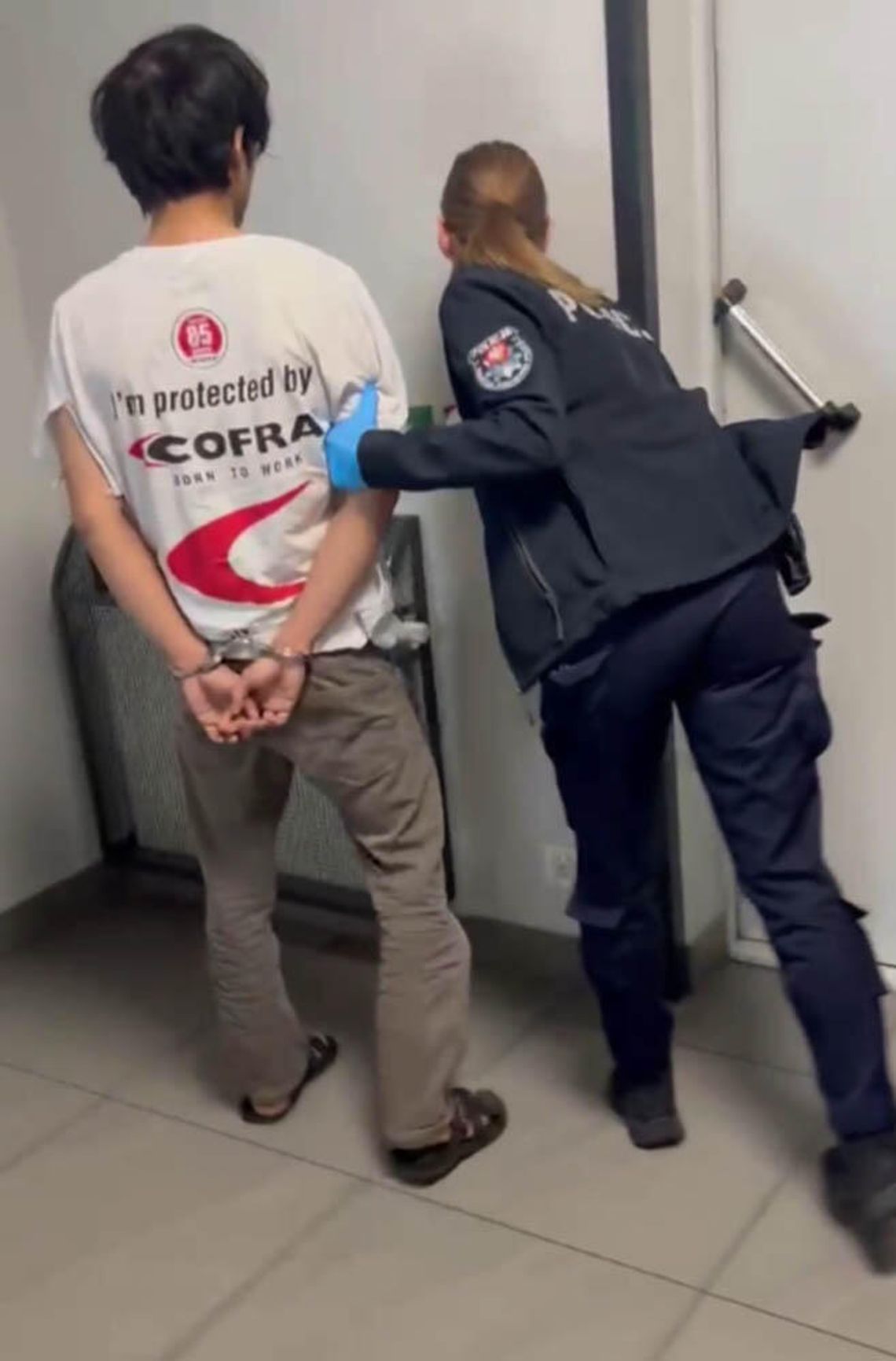 Obywatel Indonezji był przekonany, że o świcie nie spotka policji. Nie miał prawka i wiózł za dużo pasażerów Obywatel Indonezji był przekonany, że o świcie nie spotka policji. Nie miał prawka i wiózł za dużo pasażerów