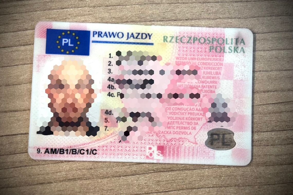 Obywatel Ukrainy wpadł podczas kontroli. Miał podrobione prawko z wadliwą czcionką Obywatel Ukrainy wpadł podczas kontroli. Miał podrobione prawko z wadliwą czcionką