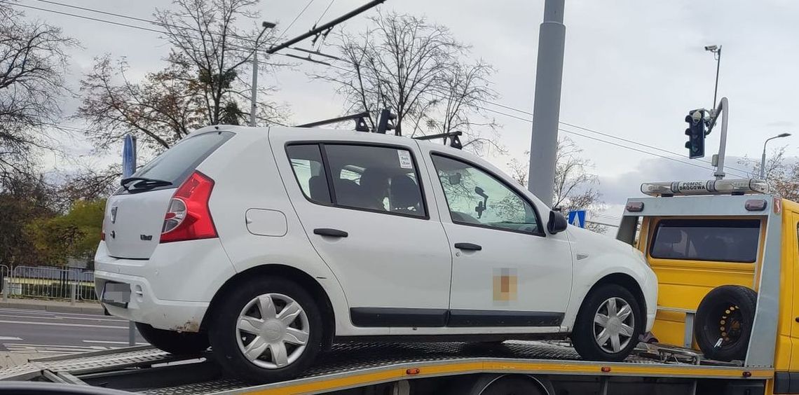 Obywatel Zimbabwe woził ludzi bez licencji i prawa jazdy. Dacia nie miała nawet przeglądu Obywatel Zimbabwe woził ludzi bez licencji i prawa jazdy. Dacia nie miała nawet przeglądu