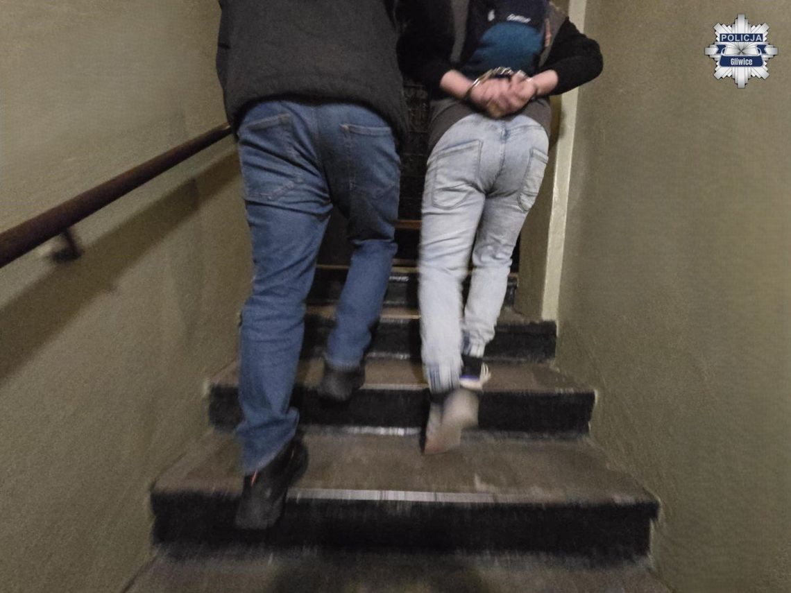 Pracownik magazynu zjadał towar. Jego kolega próbował wynieść zegarki. Złapali ich ochroniarze Pracownik magazynu zjadał towar. Jego kolega próbował wynieść zegarki. Złapali ich ochroniarze