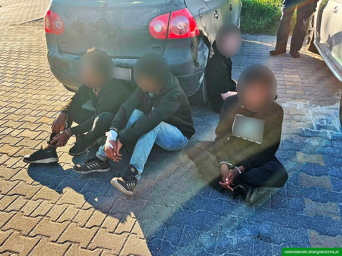 Odebrał migrantów z Litwy i wiózł w stronę Niemiec. Sąd zdecydował o areszcie dla 20-latka Odebrał migrantów z Litwy i wiózł w stronę Niemiec. Sąd zdecydował o areszcie dla 20-latka