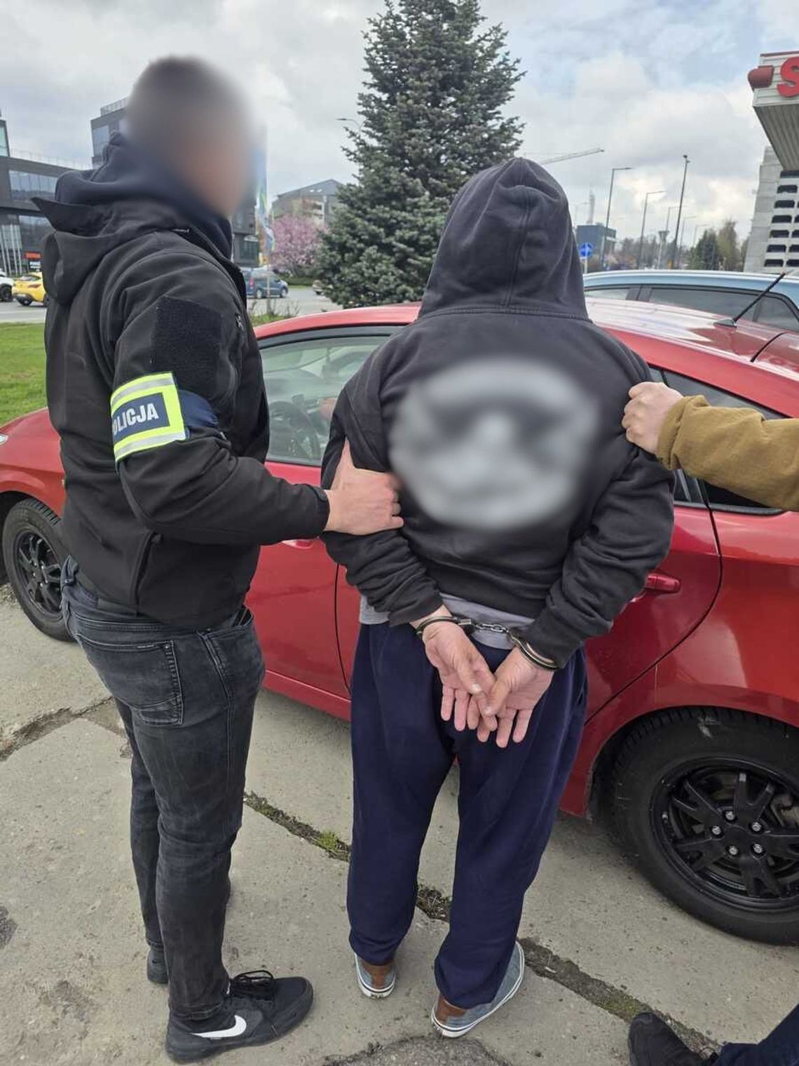 Odebrał od przestraszonej 68-latki 45 tys. zł. Mężczyzna udawał prawnika Odebrał od przestraszonej 68-latki 45 tys. zł. Mężczyzna udawał prawnika