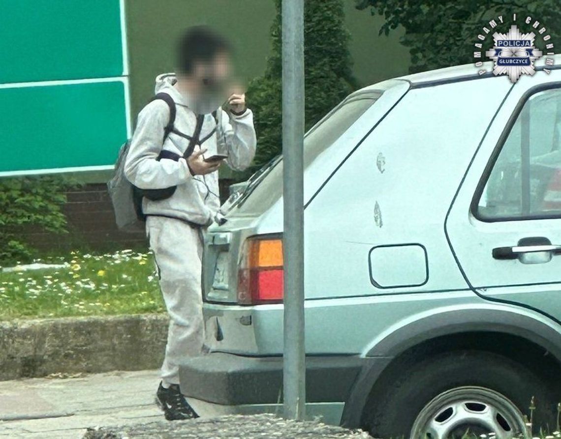 Odebrał paczkę z pieniędzmi i zgarnęli go kryminalni. 17-letni oszust wpadł na gorącym uczynku Odebrał paczkę z pieniędzmi i zgarnęli go kryminalni. 17-letni oszust wpadł na gorącym uczynku