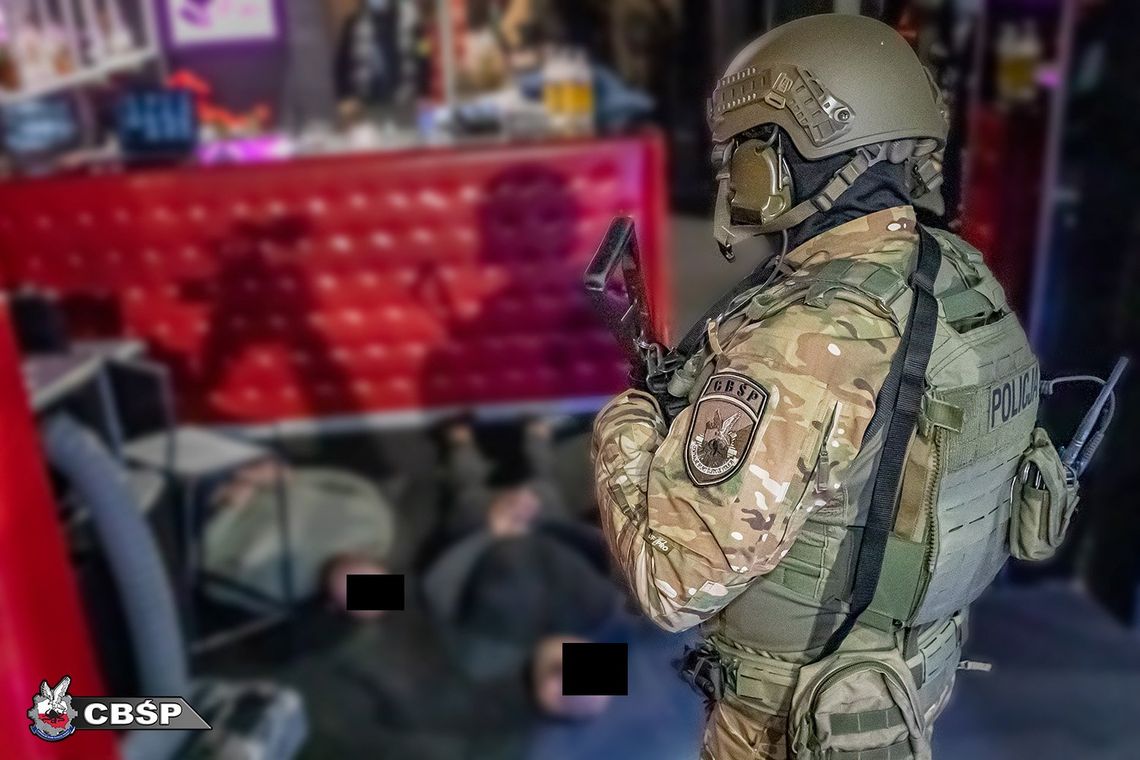 Odurzali klientów klubów nocnych i nabijali im ogromne rachunki. Oszukali tak setki osób Odurzali klientów klubów nocnych i nabijali im ogromne rachunki. Oszukali tak setki osób