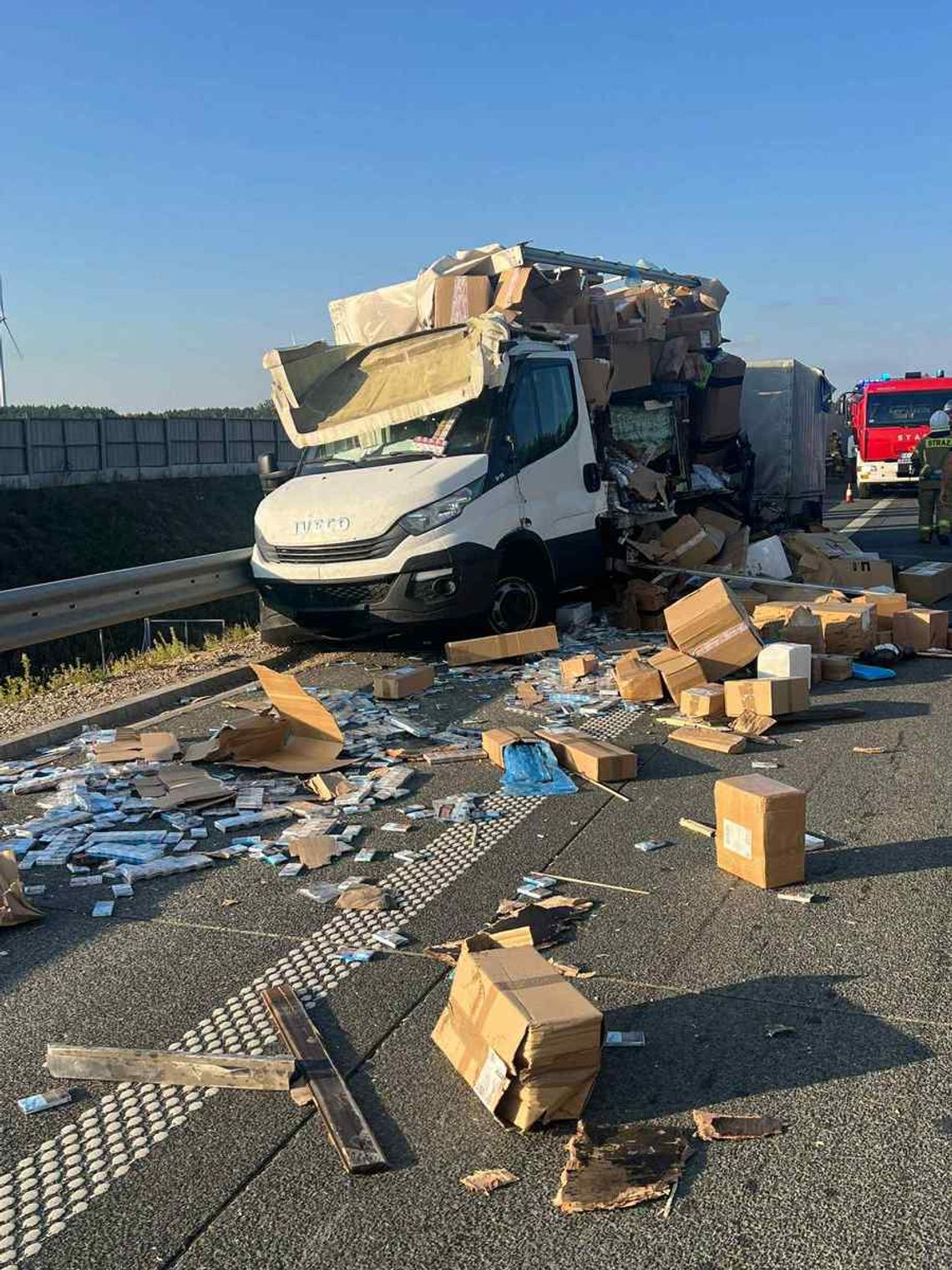Ogromny pech przemytnika. Wiózł towar wart kilka milionów, wpadł przez kolizję na drodze