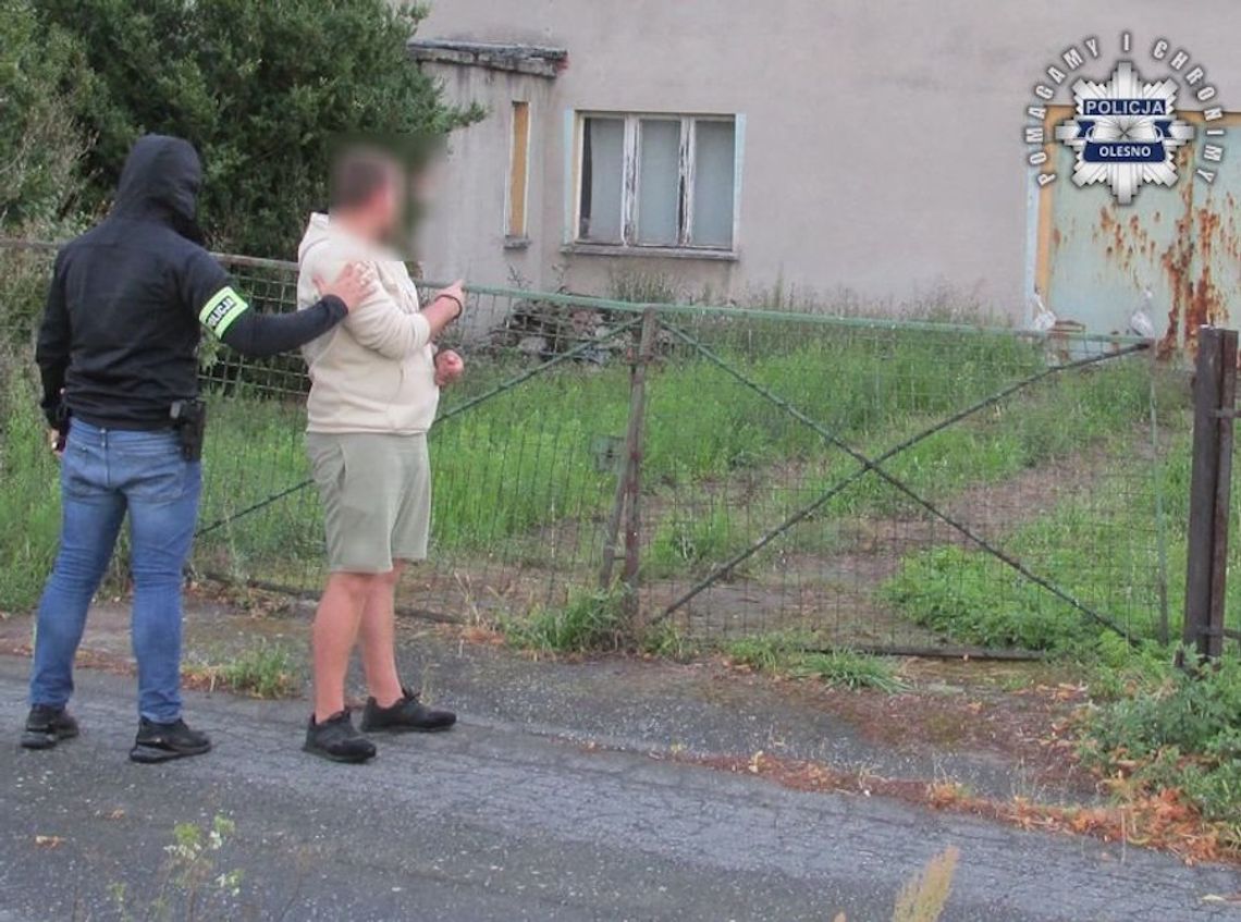 Ojciec i syn zatrzymani za kradzież ciągnika. Dwukrotnie sprzedali tego samego ursusa