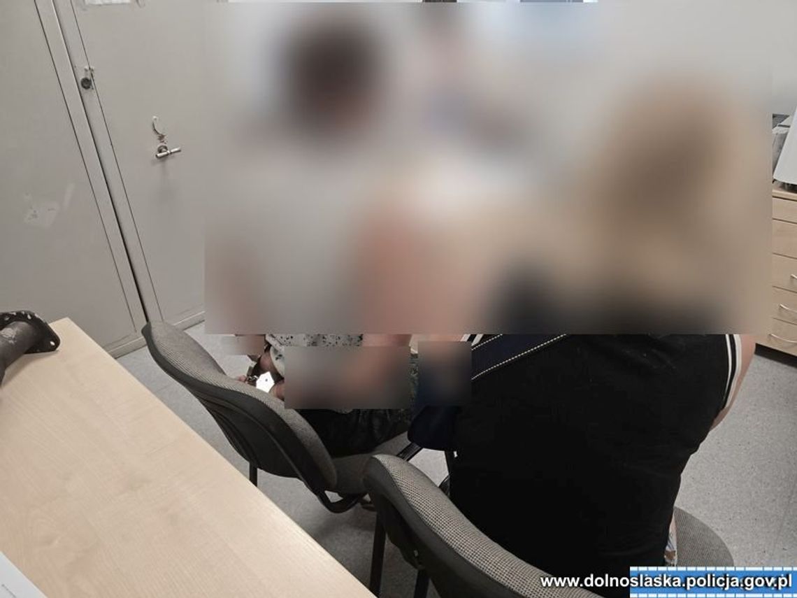 Okłamali kierowcę lawety, żeby nieświadomie pomógł im ukraść auto. Potem wywieźli je na złom