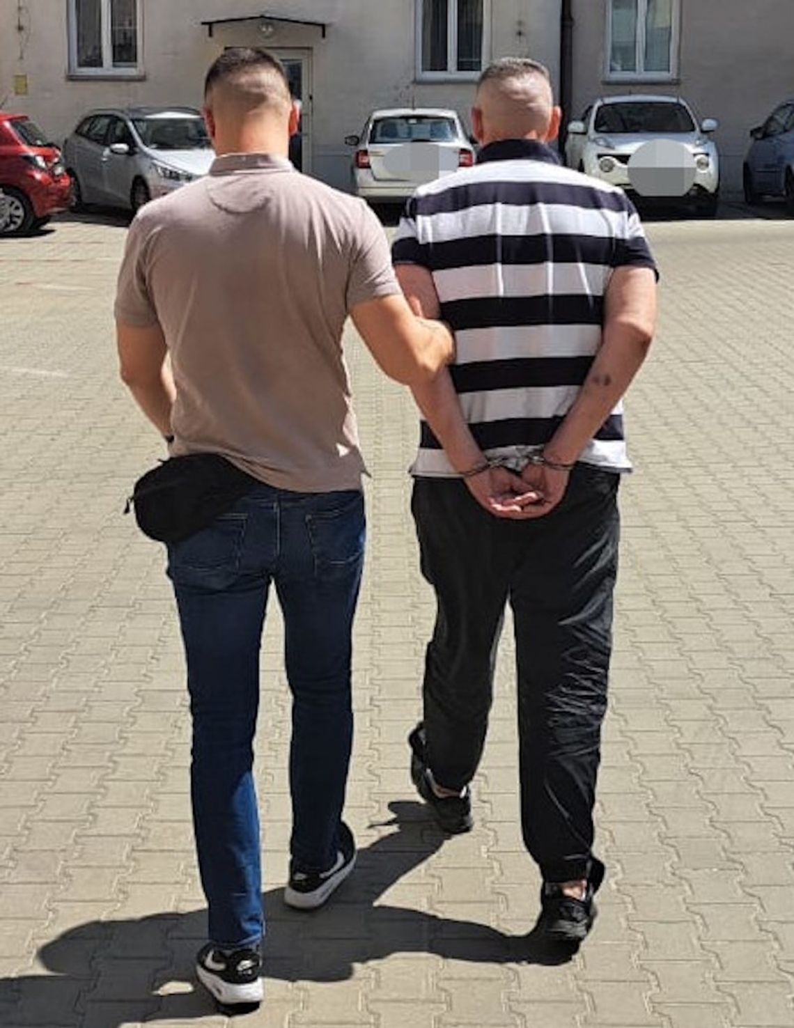 Okradł budowlańców remontujących dom. Gdy go przyłapali, wyciągnął nóż i zaczął im grozić