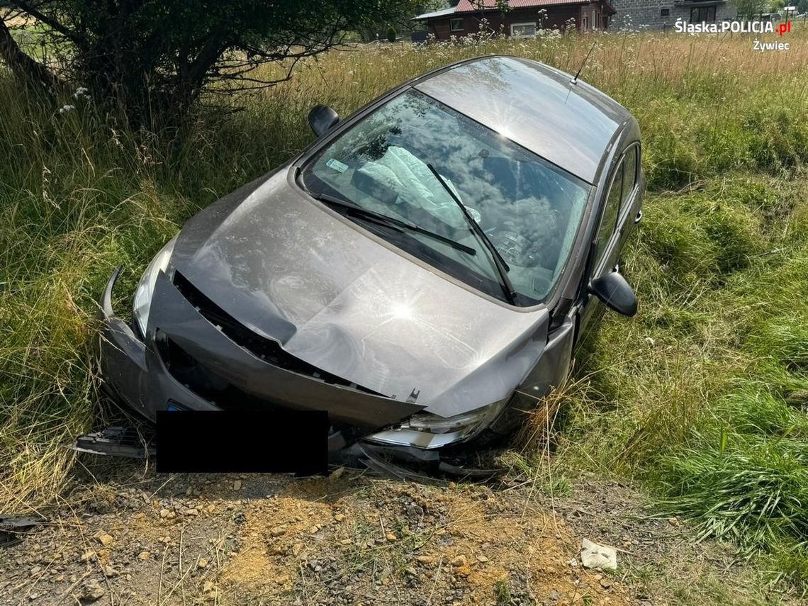 Opel zjechał z drogi i wbił się w betonowy przepust. Mimo reanimacji nie udało się uratować kierowcy