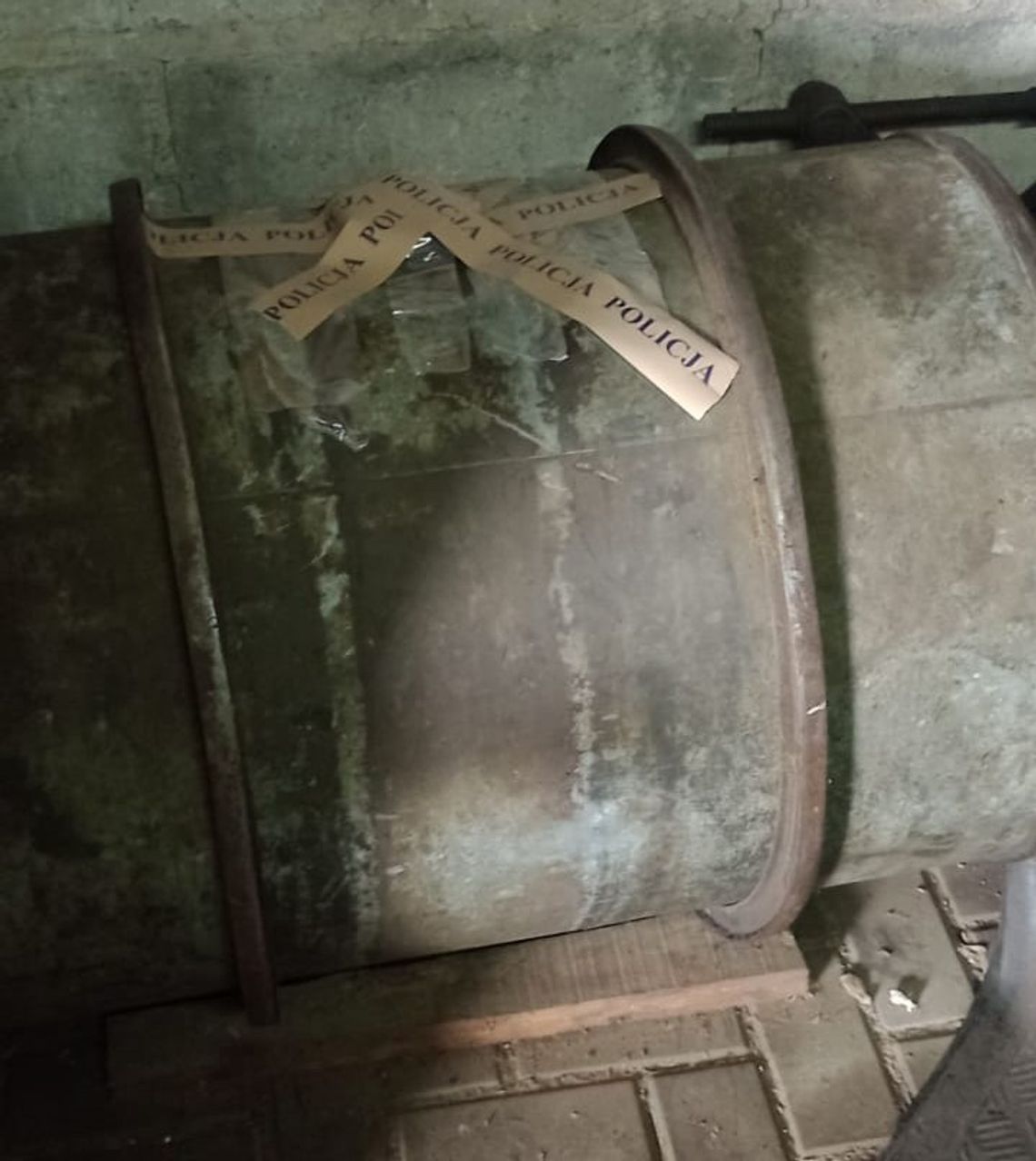 Operator koparki fałszował zapisy pracy maszyny. W 3 lata ukradł paliwo za 100 tysięcy złotych