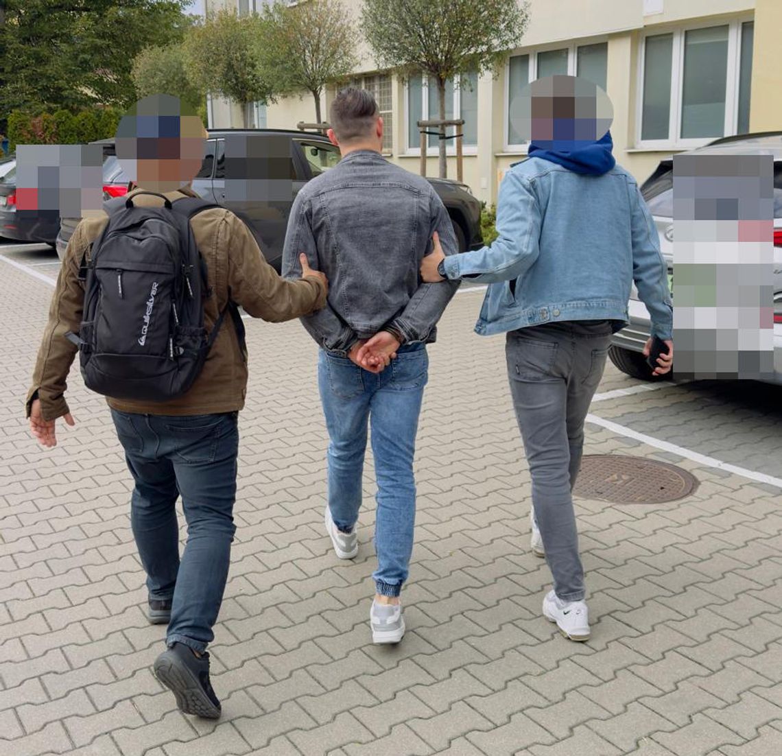 Oprowadzał po mieszkaniu i dawał fałszywe klucze. Ludzie stracili tysiące złotych na lipnym wynajmie