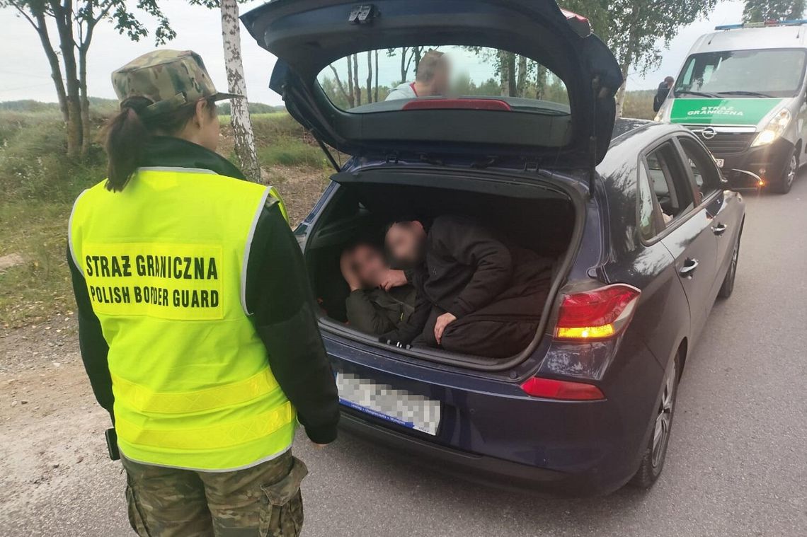 Osiem osób w osobówce, dwie w bagażniku. Straż Graniczna zatrzymała nielegalnych imigrantów