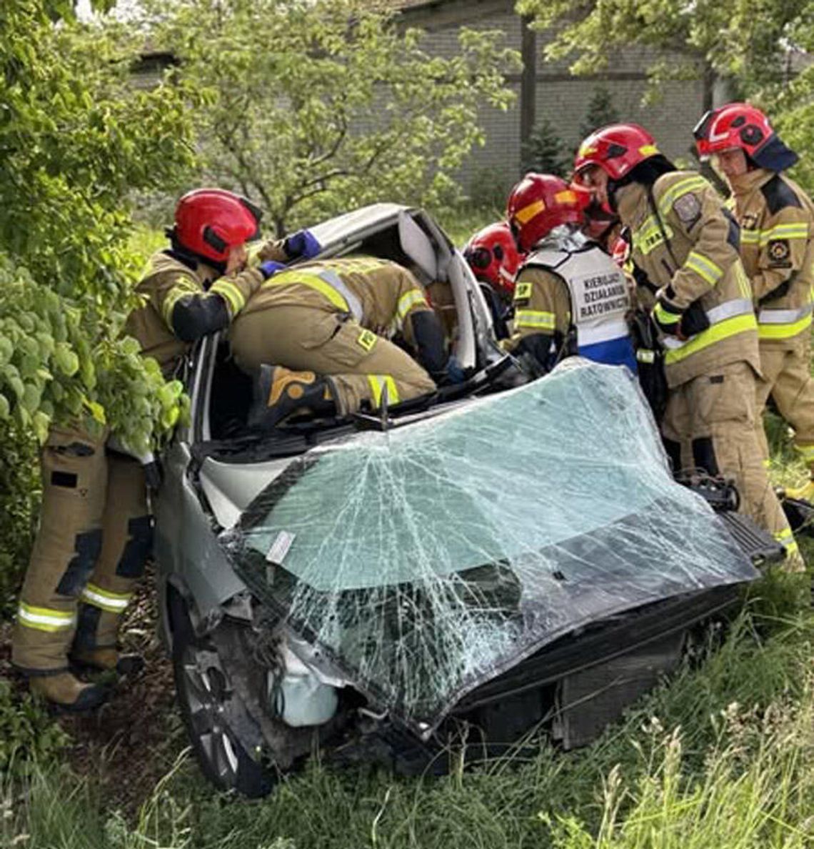 Osiemnastoletnia dziewczyna zginęła w wypadku. Samochody zderzyły się na drodze krajowej
