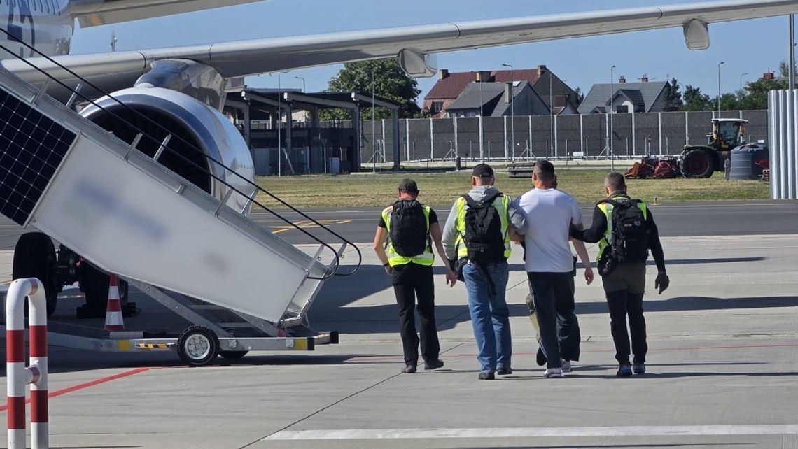 Ośmiu Uzbeków przymusowo opuściło Polskę. Wśród powodów organizowanie nielegalnej migracji