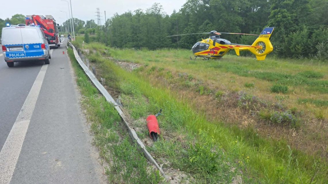 Osobówka runęła z wiaduktu, dwie osoby zginęły. Dramatyczny wypadek w Płocku. ZDJĘCIA Osobówka runęła z wiaduktu, dwie osoby zginęły. Dramatyczny wypadek w Płocku. ZDJĘCIA