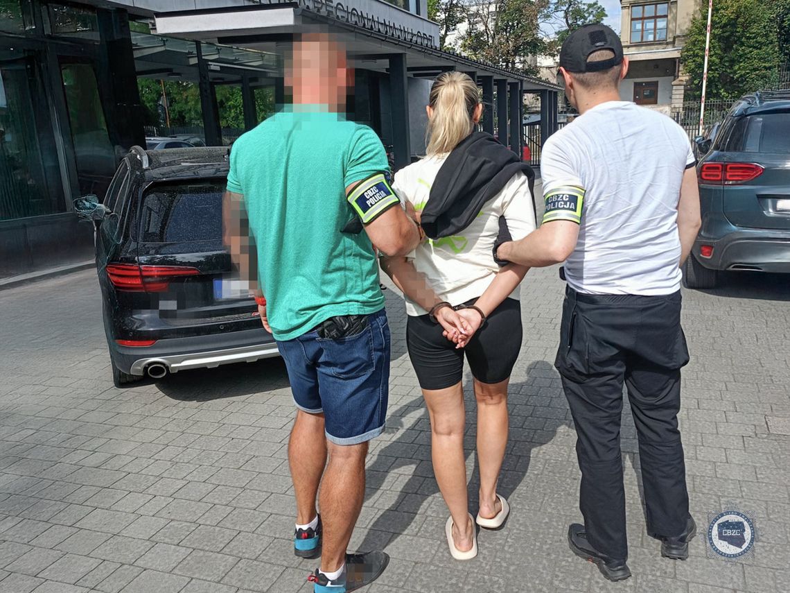 Oszukali "na BLIK" ponad 1,5 tysiąca osób. Zatrzymano kolejnych 7 członków grupy przestępczej