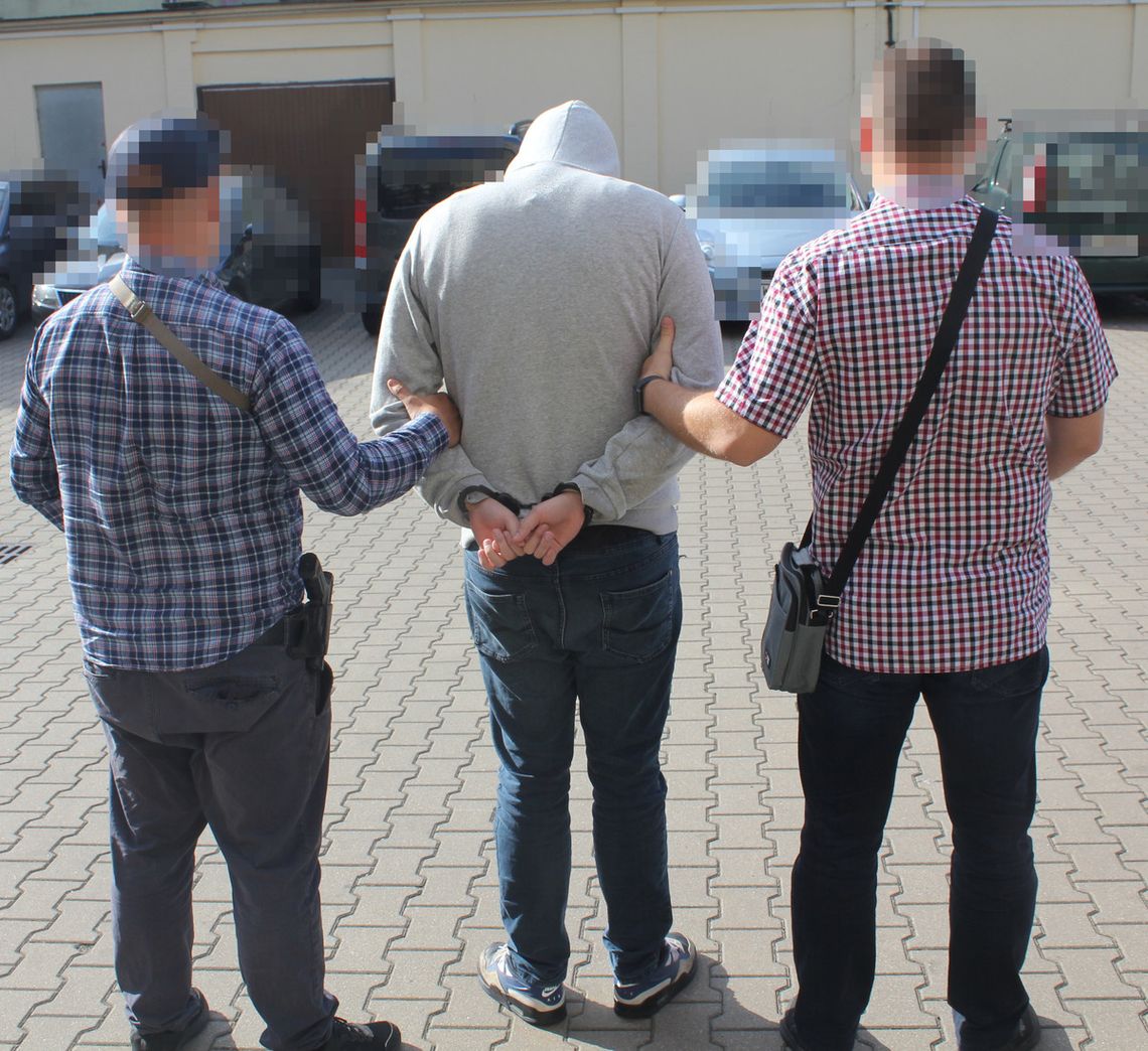 Oszukiwał przy sprzedaży biletów. Wyłudzał niewielkie kwoty, grozi mu nawet 8 lat więzienia