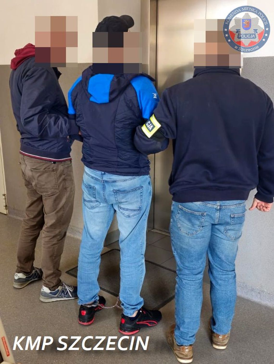 Oszust chciał przekupić kuriera, żeby nie sprawdzał jego tożsamości. Zaoferował mu sto złotych Oszust chciał przekupić kuriera, żeby nie sprawdzał jego tożsamości. Zaoferował mu sto złotych