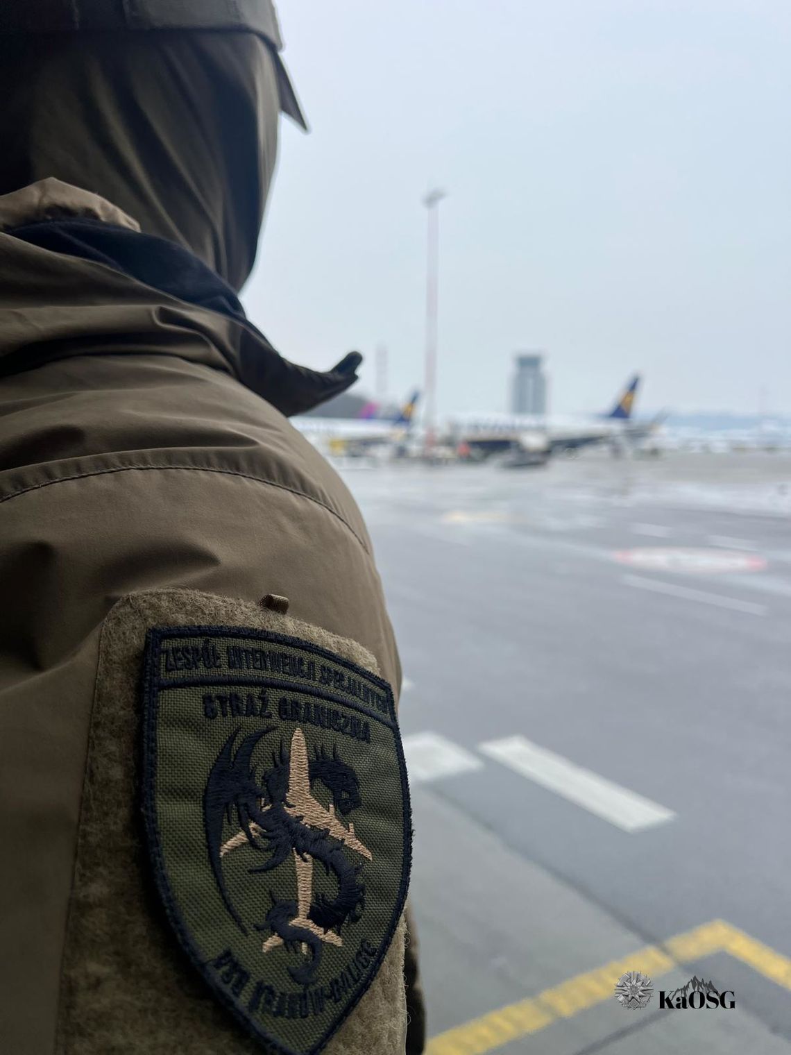 Paliły papierosy w samolotach. Kobiety ukarane mandatami przez Straż Graniczną