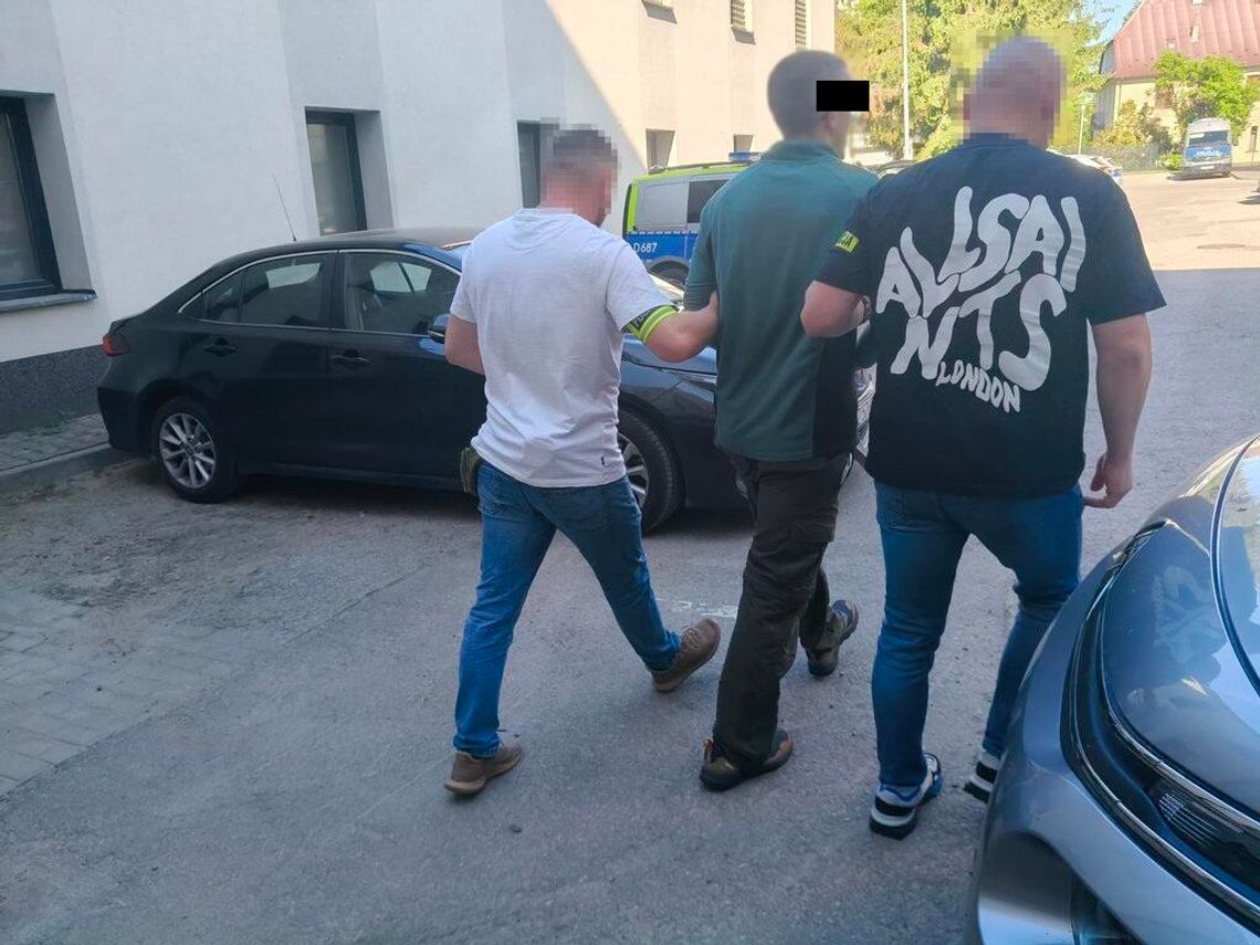 Para dilerów wysłała ponad tysiąc paczek z narkotykami i szykowali kolejne. Policja ma też ich dostawcę