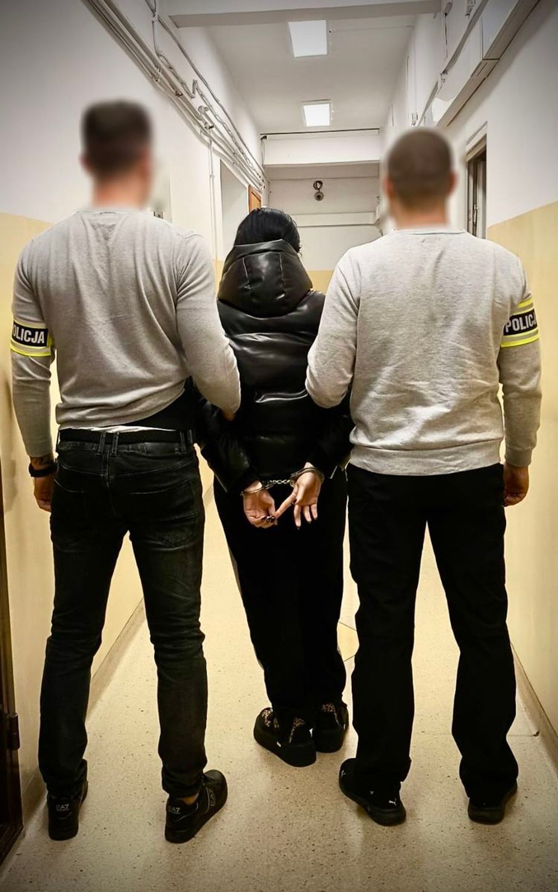 Para z Rumuni zatrzymana na gdańskim lotnisku. Ukradli perfumy warte 13 tysięcy złotych Para z Rumuni zatrzymana na gdańskim lotnisku. Ukradli perfumy warte 13 tysięcy złotych