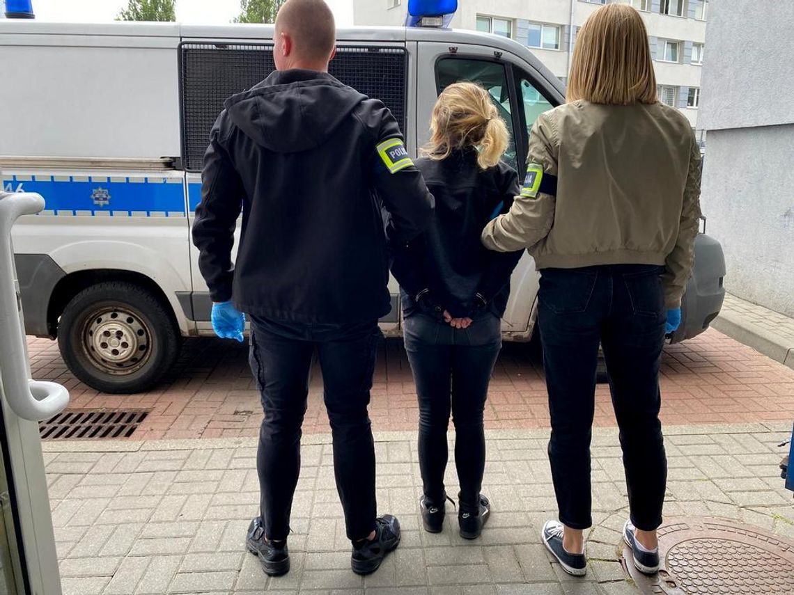 Parka napadła podróżnego na dworcu. Mężczyzna uderzył go w brzuch, jego wspólniczka wyrwała torbę