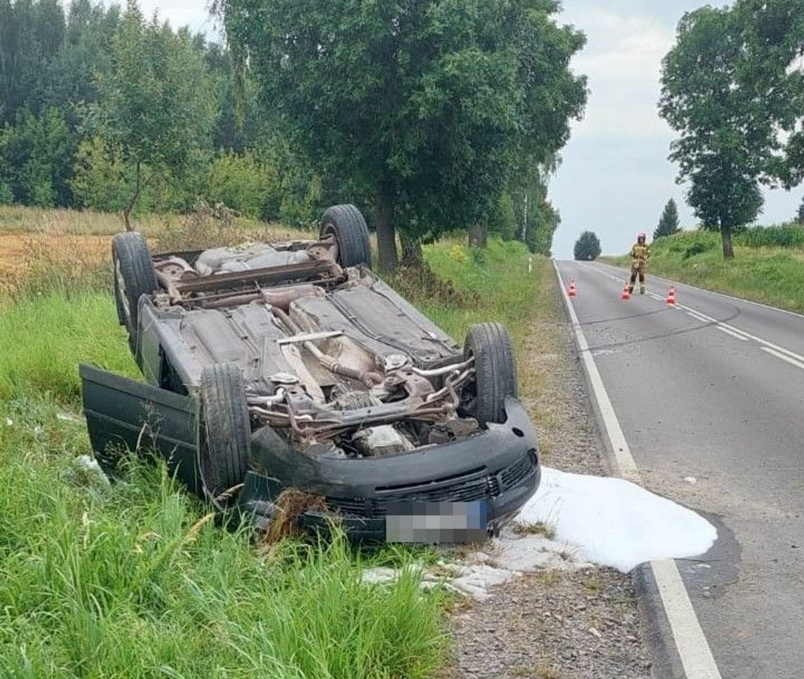 Passat na dachu, kierowca wydmuchał trzy promile. Mówił, że wsiadł za kółko, bo czuł się trzeźwy