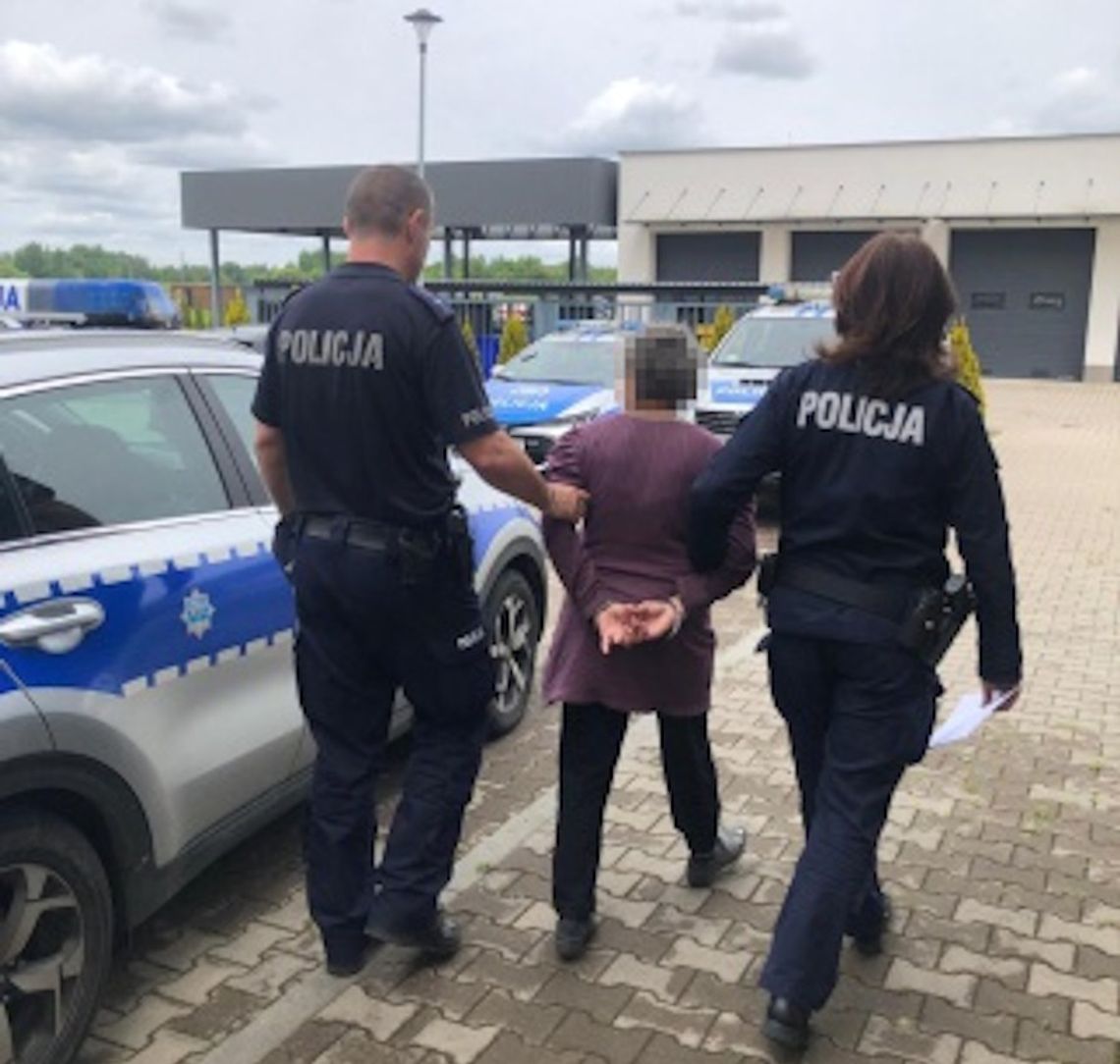 Patologiczna córka próbowała dokonać rozboju na własnej matce. Chciała siłą odebrać jej pieniądze