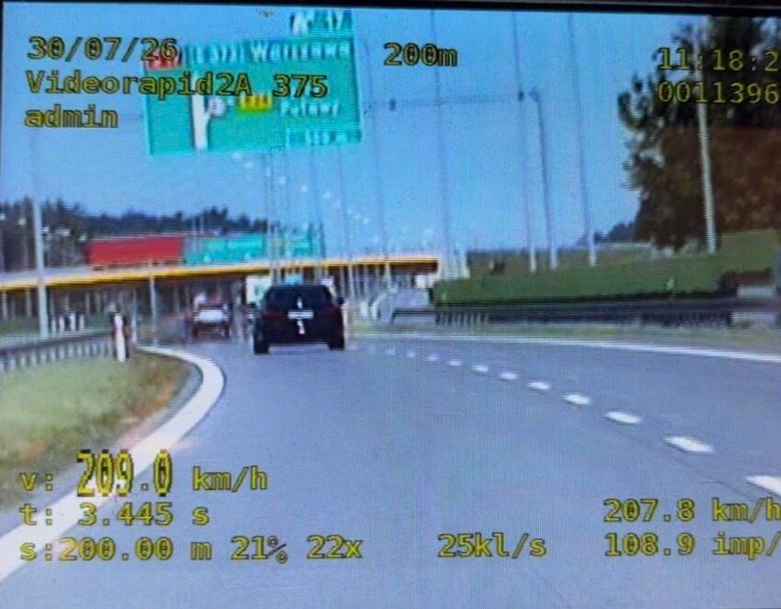 Pędził ponad 200 ekspresówką, bo śpieszył się na samolot na Dominikanę. Obywatel Ukrainy zatrzymany przez policję Pędził ponad 200 ekspresówką, bo śpieszył się na samolot na Dominikanę. Obywatel Ukrainy zatrzymany przez policję