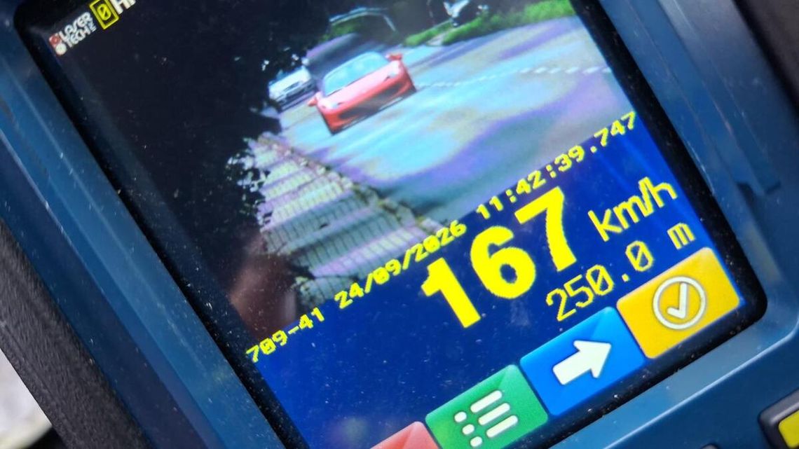 Pędził z rodziną 167 km/h w terenie zabudowanym. Kierowca Ferrari stracił prawo jazdy Pędził z rodziną 167 km/h w terenie zabudowanym. Kierowca Ferrari stracił prawo jazdy