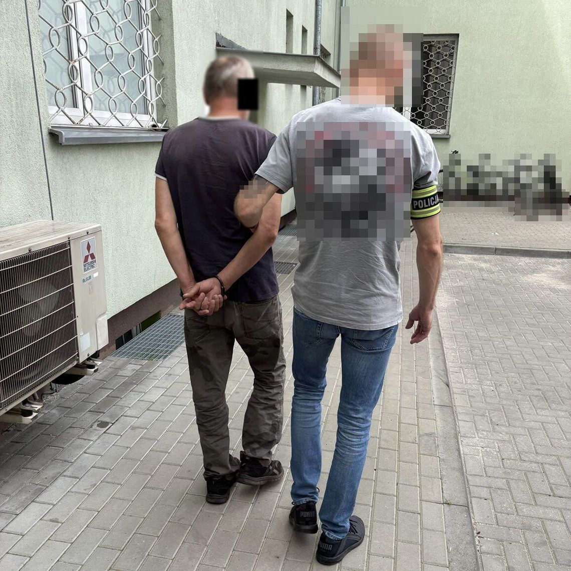 Piany kierowca kupił flaszkę na stacji, ale wypadła mu z rąk. Świadek wezwał policję