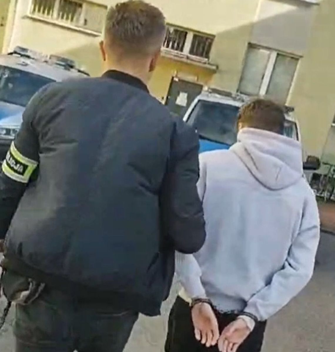 Piątka nastolatków brutalnie znęcała się nad bezdomnym. Poszkodowany pilnie zabrany do szpitala