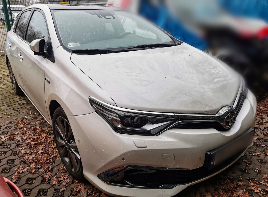 Pięć lat po zakupie auta kobieta dowiedziała się, że jest kradzione. Policjanci zabezpieczyli wóz