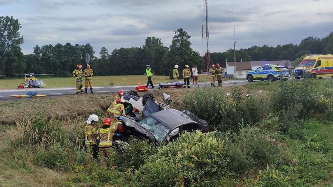 Pięć osób rannych po zderzeniu dwóch BMW. Na miejscu wypadku lądował śmigłowiec LPR