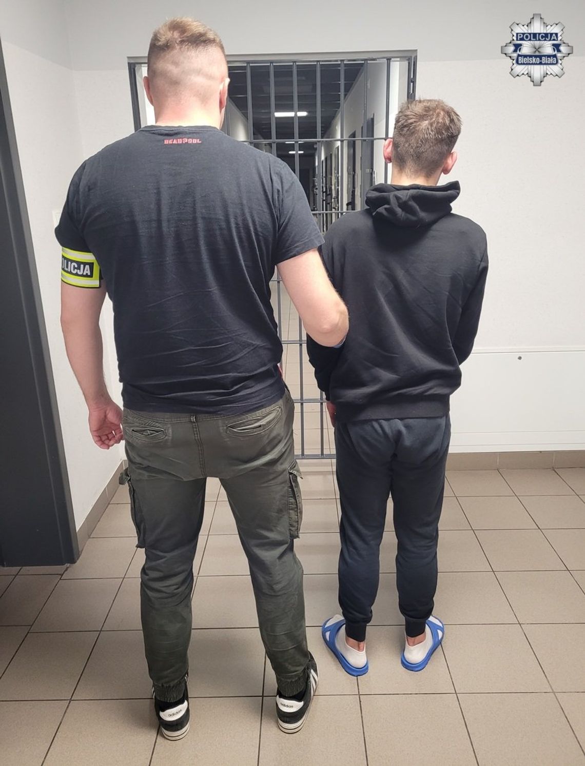 Pięć sądowych zakazów go nie zatrzymało. 20-latek prowadził auto i miał w nim narkotyki Pięć sądowych zakazów go nie zatrzymało. 20-latek prowadził auto i miał w nim narkotyki